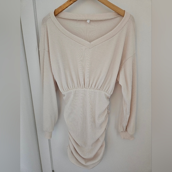 Long-Sleeve V-Neck Ruched Knit Mini Bodycon Dress - Picture 3 of 3
